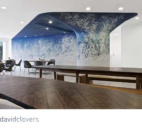 davidclovers, Breakers. Column and backwall with continuous wallpaper. Photo: Margot ERRANTE. davidclovers, Breakers. Column and backwall with continuous wallpaper. Photo: Margot ERRANTE.
