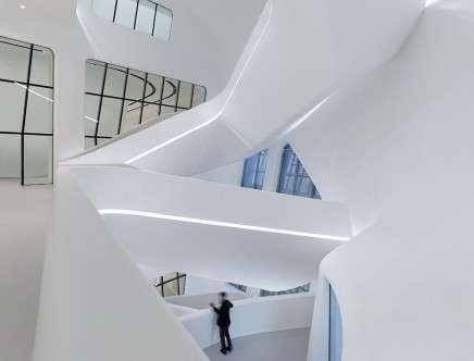 Zaha Hadid Architects, "Dongdaemun Design Plaza (DDP)." Photo: Virgile Simon BERTRAND.